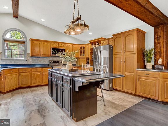 4th image of 2413 Wicklow Dr