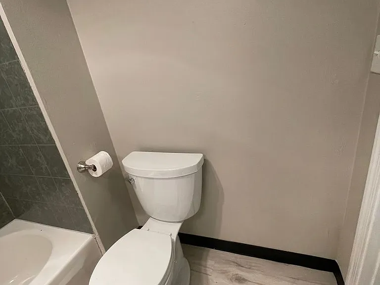 Heatherstone Apartments — Photo 8