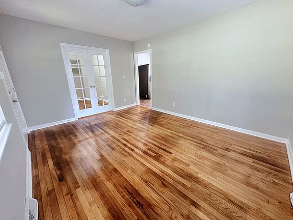 4th image of 1305 Willowdale Dr
