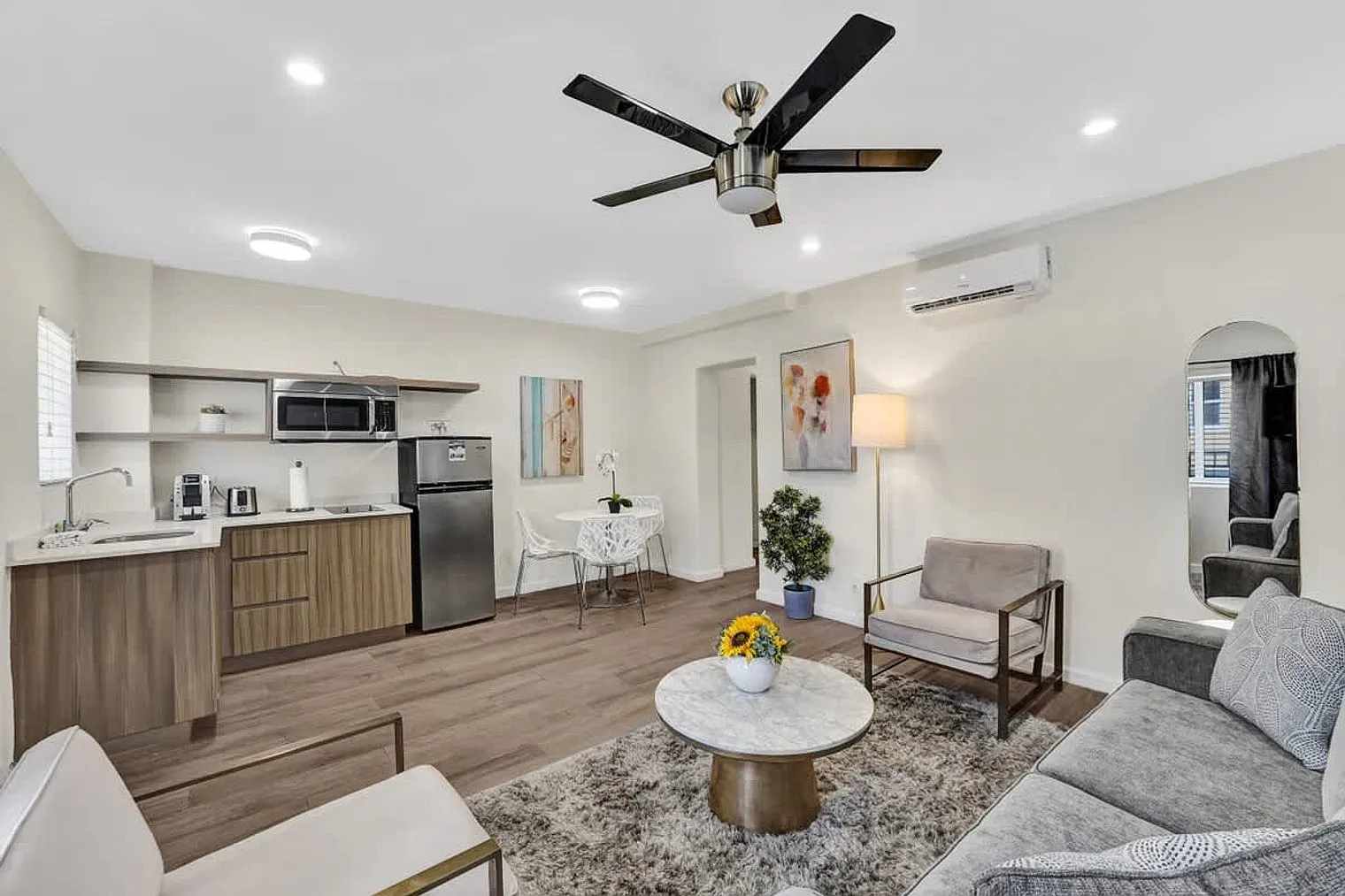 1 bed, 1.0 bath, 3229 sqft, $2,792 — Photo 2