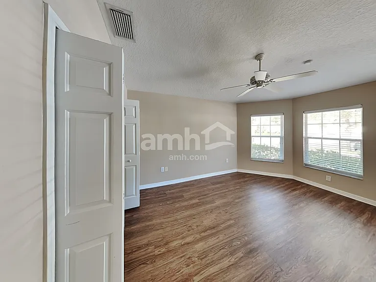 2305 Lawrence Hall St — Photo 14