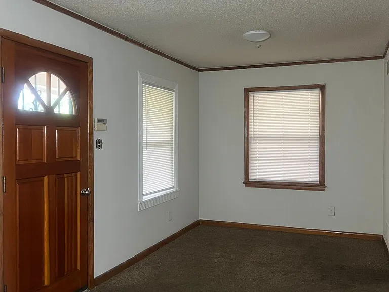 1800 Hunter Ave — Photo 3