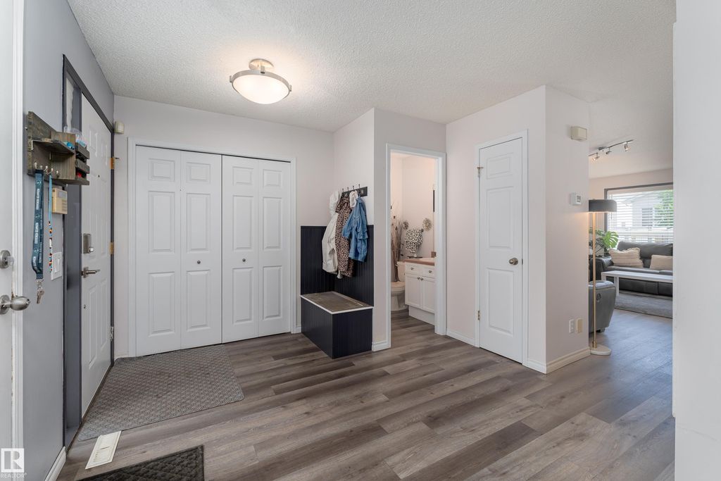 493 Klarvatten Lake Wynd NW, Edmonton, AB - View 4