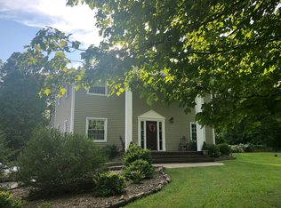 897 W Predmore Rd, Oakland, MI 48363