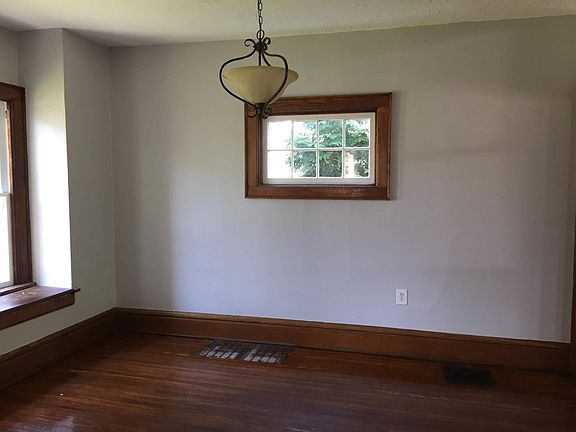 5th image of 2627 Glenmawr Ave