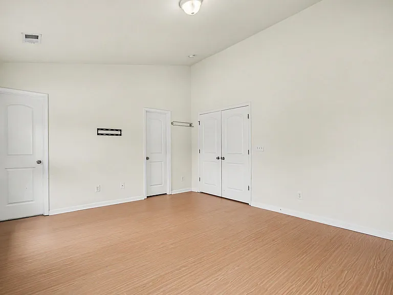 10420 Benfield Rd — Photo 20