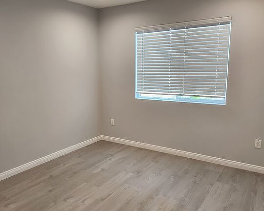 4th image of 4946 1/2 S Topanga Blvd