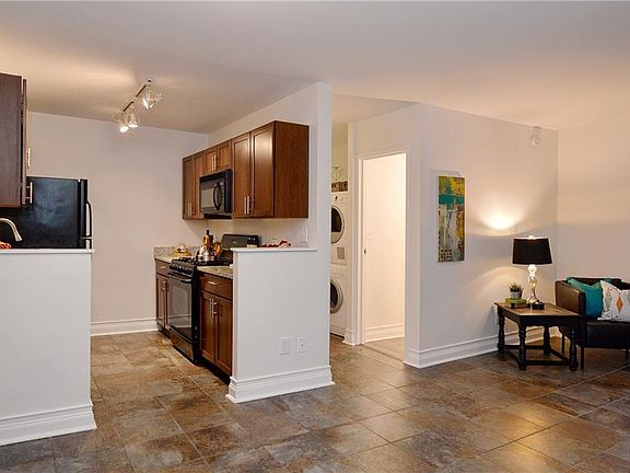 4th image of 600 E 8th St APT 5T