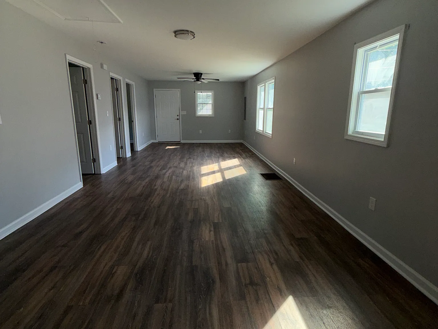 3 bed, 918 sqft, $1,100 — Photo 4