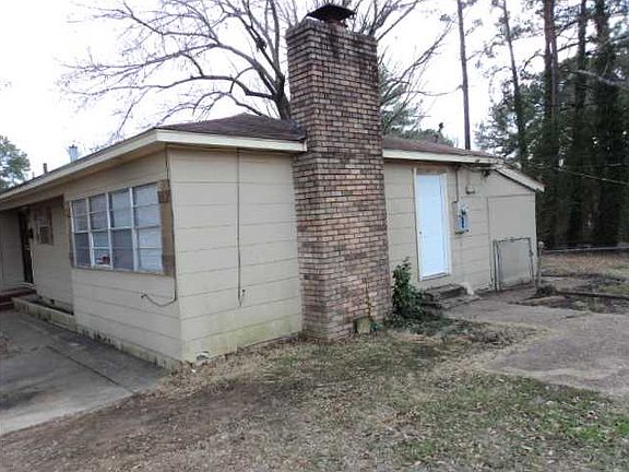 3rd image of 3005 Woodview Dr