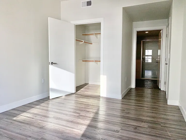 Urbana East Village Rental Flats — Photo 49
