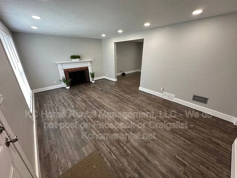 127 W 85th St — Photo 11