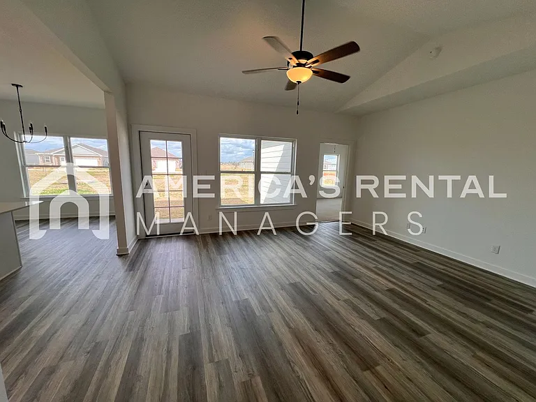 19617 Amberley Rd — Photo 19