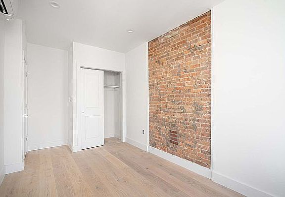 5th image of 958 Rogers Ave #5