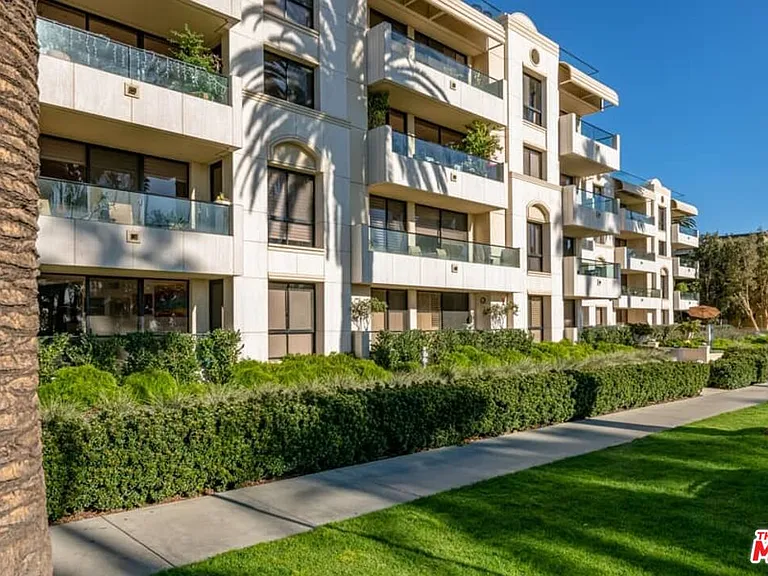 701 Ocean Ave #PHD — Photo 2
