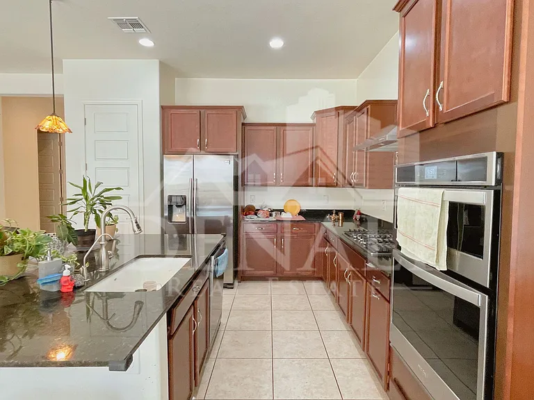 273 E Lantana Dr — Photo 5