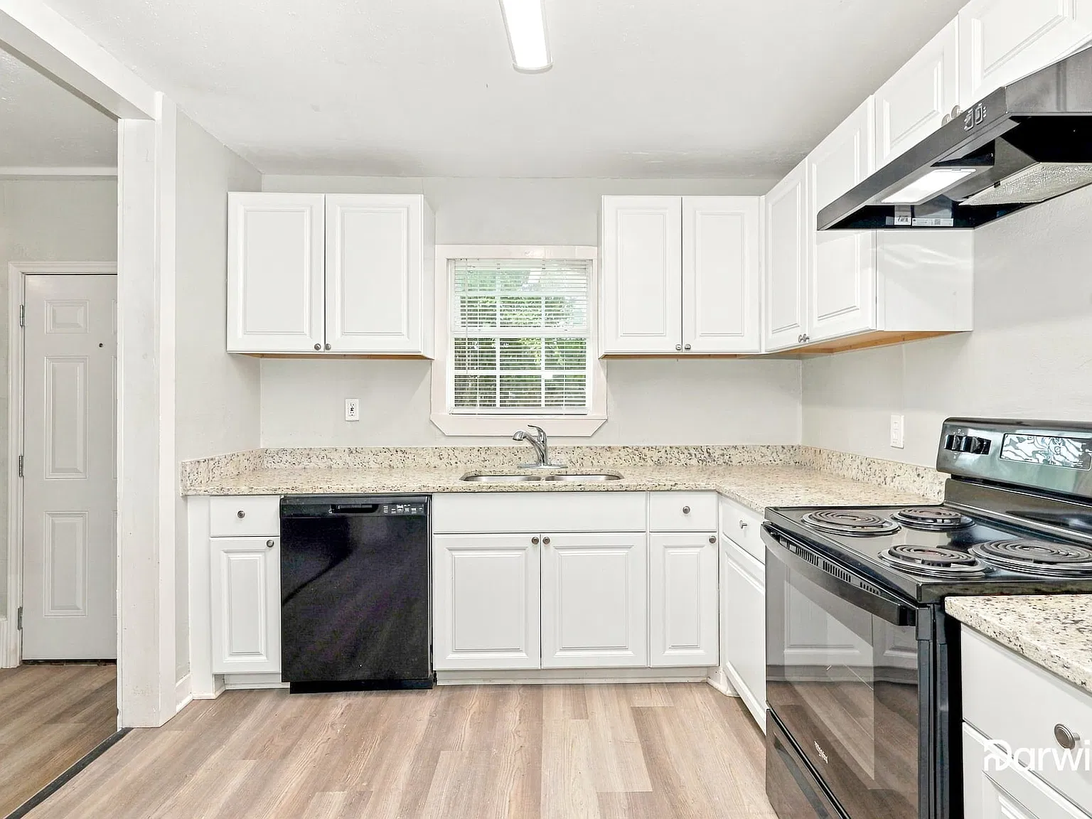 3 bed, 2.0 bath, 1128 sqft, $1,650 — Photo 2