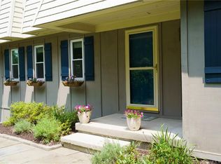 33 Banks Rd, Simsbury, CT 06070