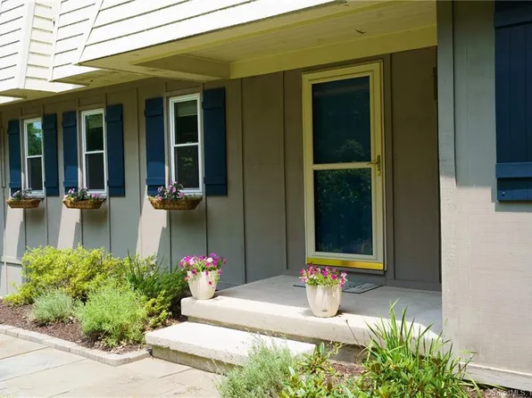 33 Banks Road, Simsbury, CT 06070