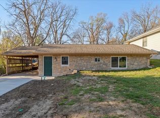 105 4th St, Glenwood, IA 51534