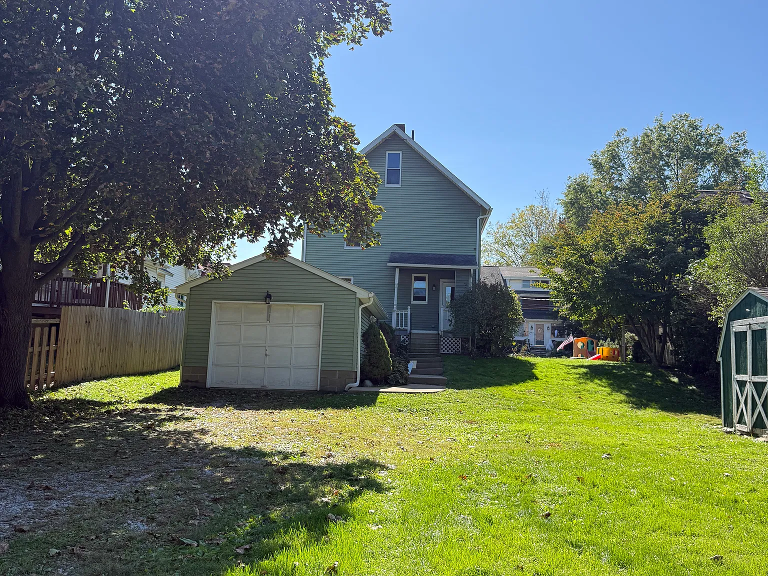 4 bed, 1622 sqft, $2,100 — Photo 3