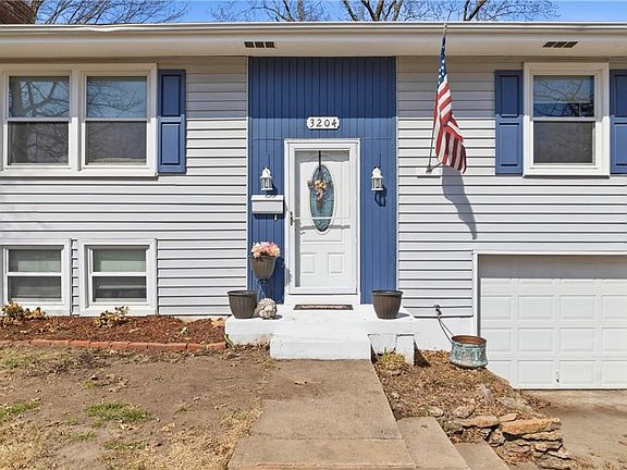 4th image of 3204 NE 66th St