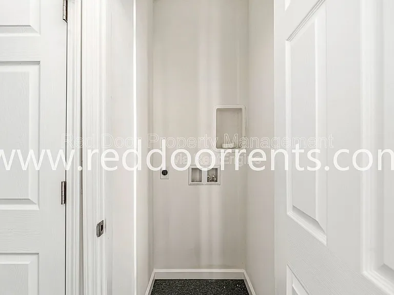 389 N Main St #E — Photo 14