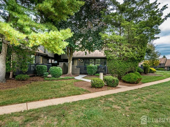 442 Westgate Dr, Edison, NJ 08820