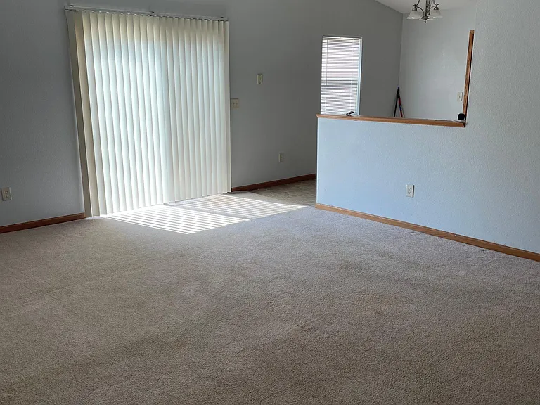 1713 Clover Dr — Photo 6