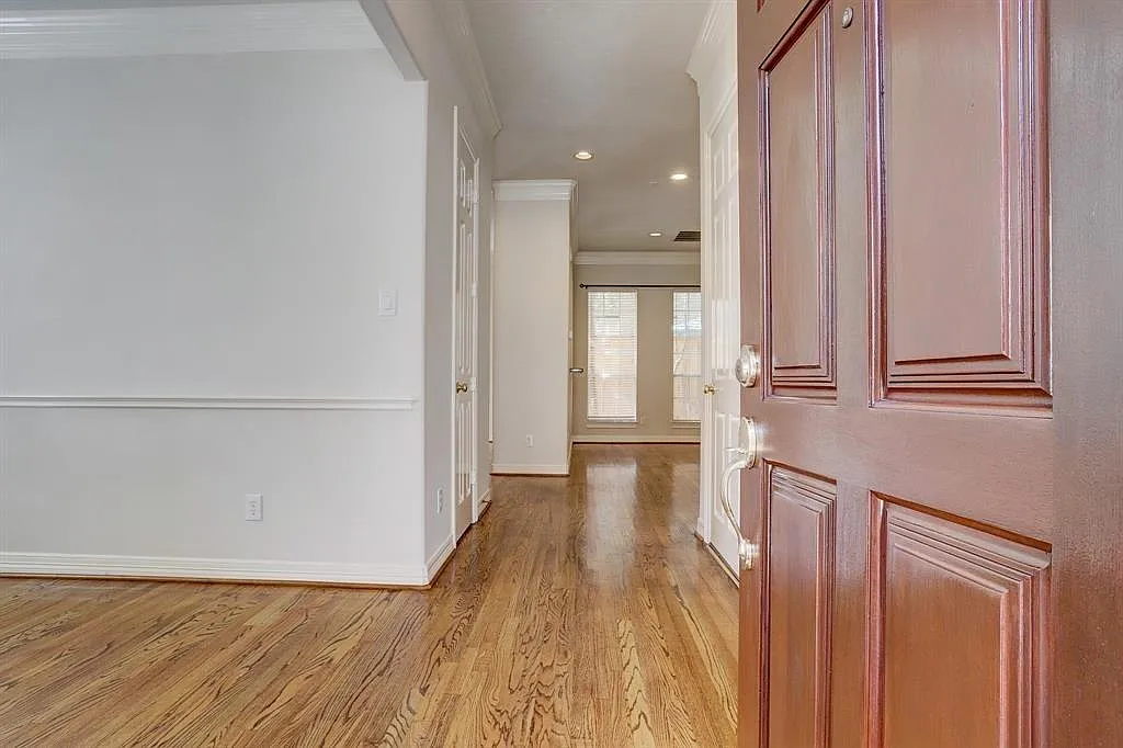 Building Photo - 2822 Briarhurst Park