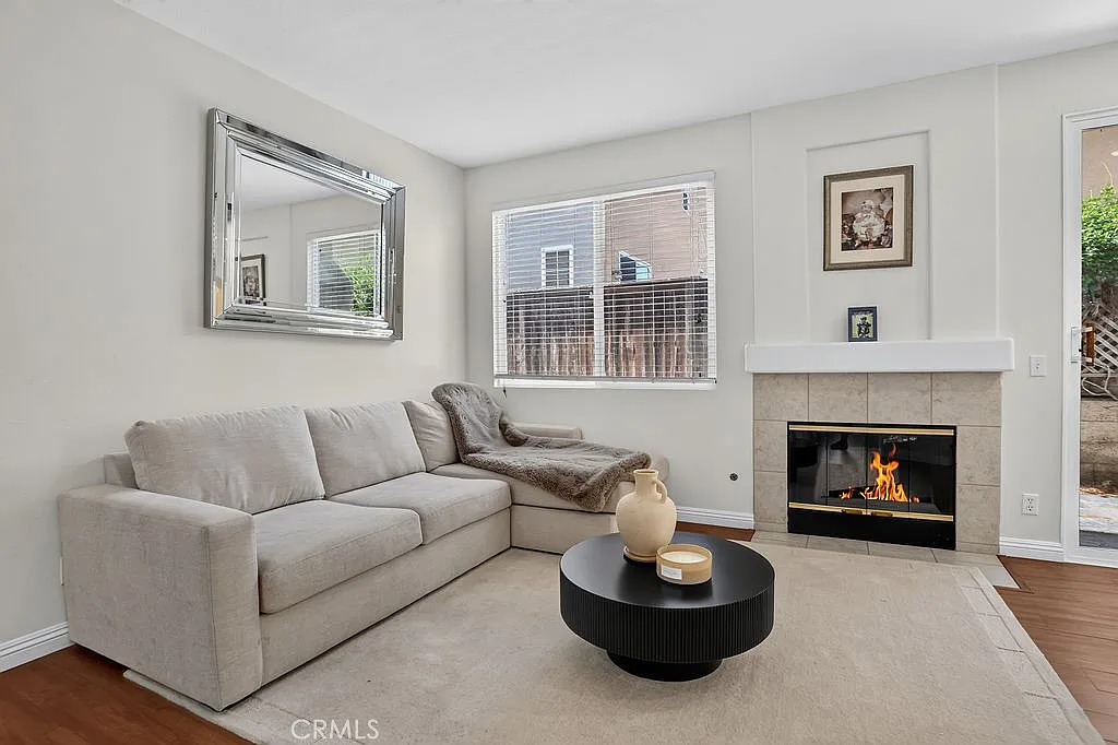 3 bed, 2.5 bath, 1311 sqft, $4,250 — Photo 4