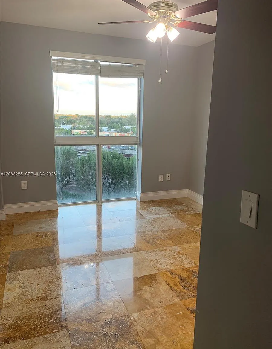 Downtown Dadeland Condo N — Photo 2