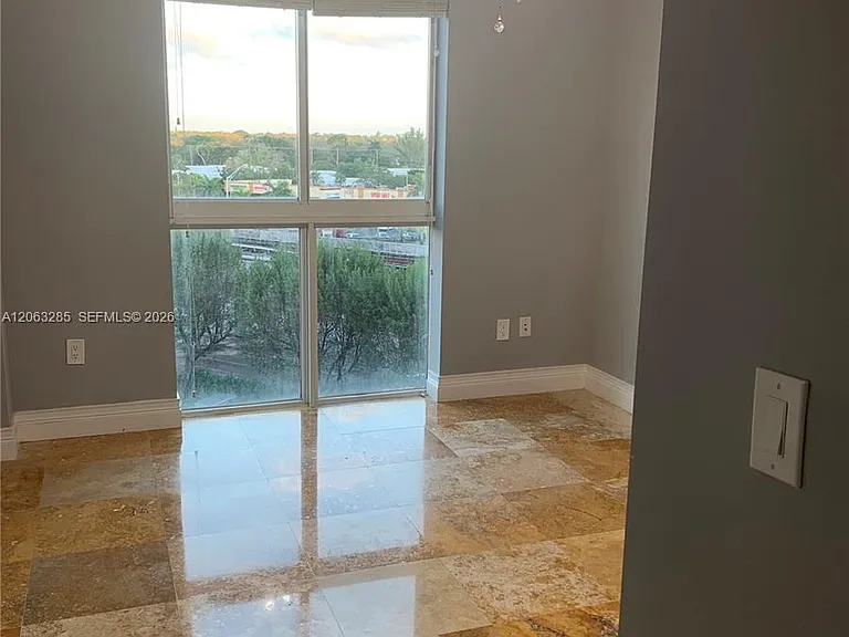 7280 SW 90th St #504 — Photo 2