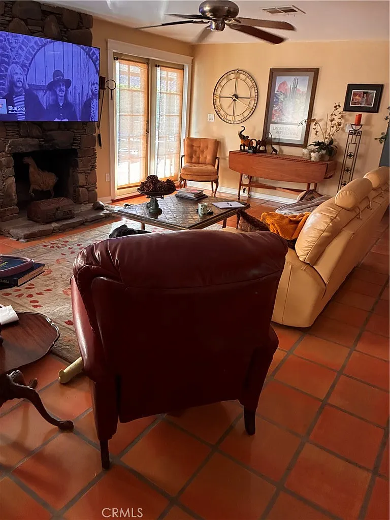 2 bed, 2.5 bath, 1813 sqft, $2,950 — Photo 4