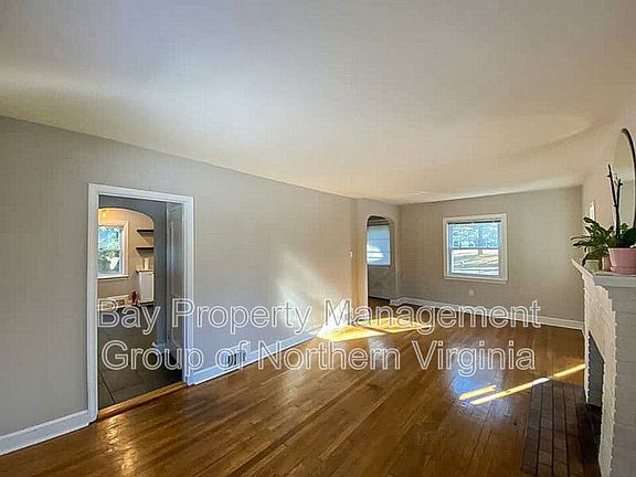 3rd image of 3408 Woodland Ln