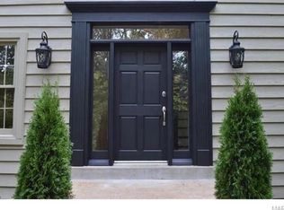 16112 Samuel Stuart Dr, Chesterfield, MO 63005