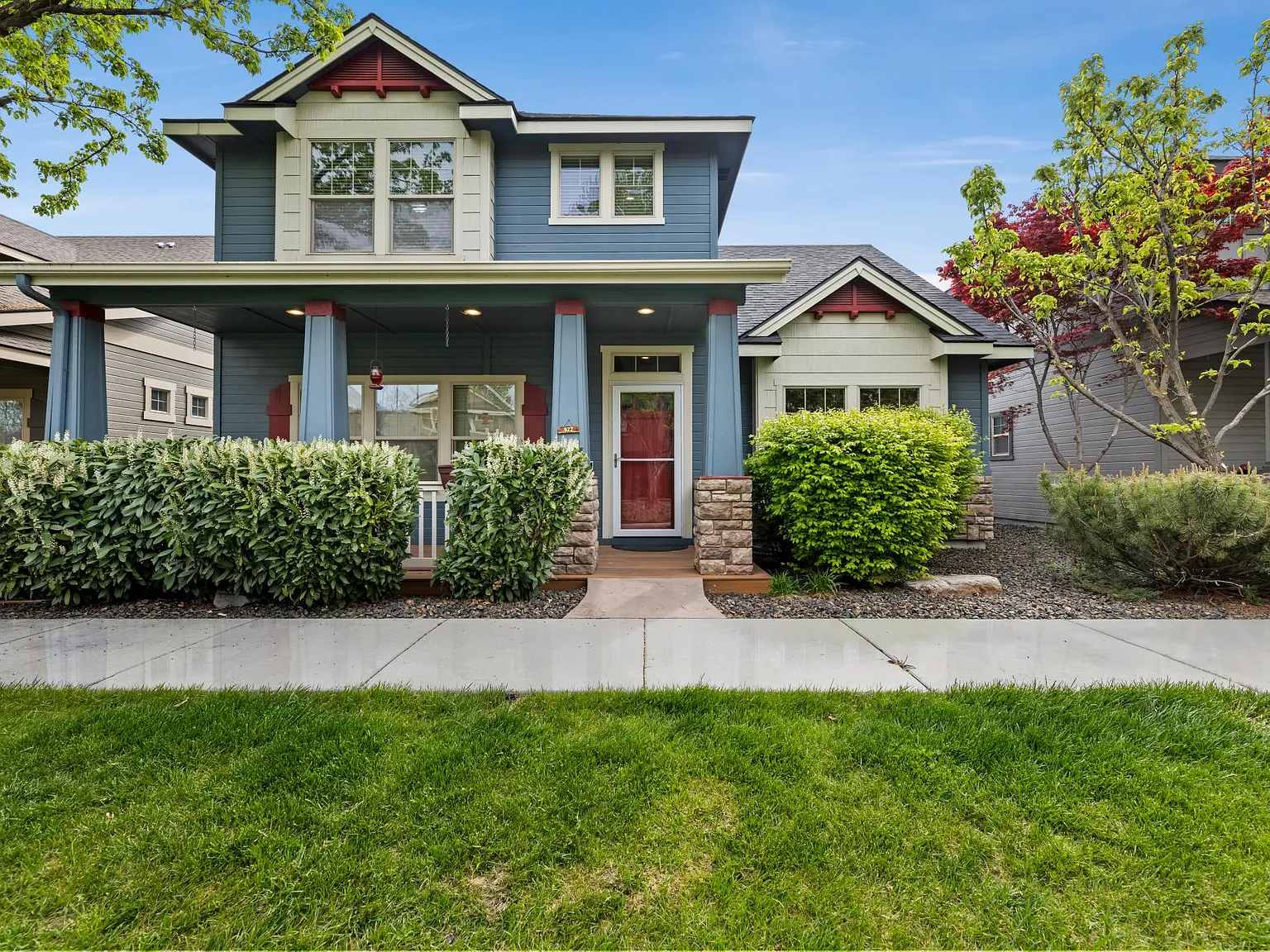 922 E Winding Creek Dr — Photo 2