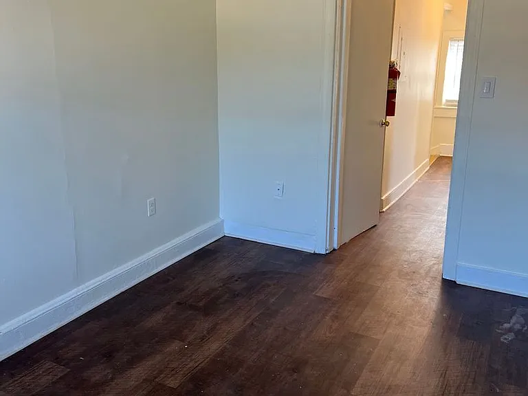 136 E Bushkill St — Photo 17