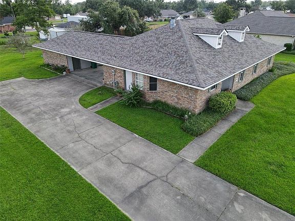 3rd image of 520 S Lake Court Dr