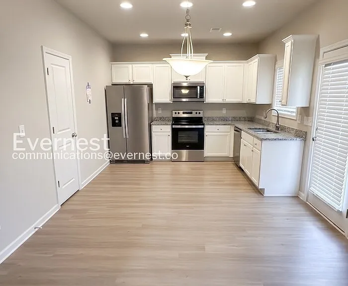 137 Culver St — Photo 3