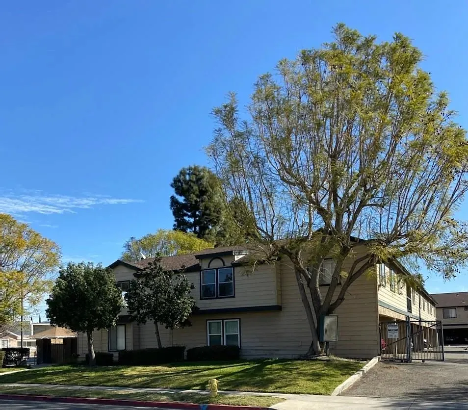 2 bed, 775 sqft, $1,825 — Photo 1