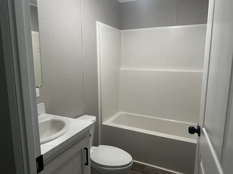 738 Waltham Dr — Photo 6