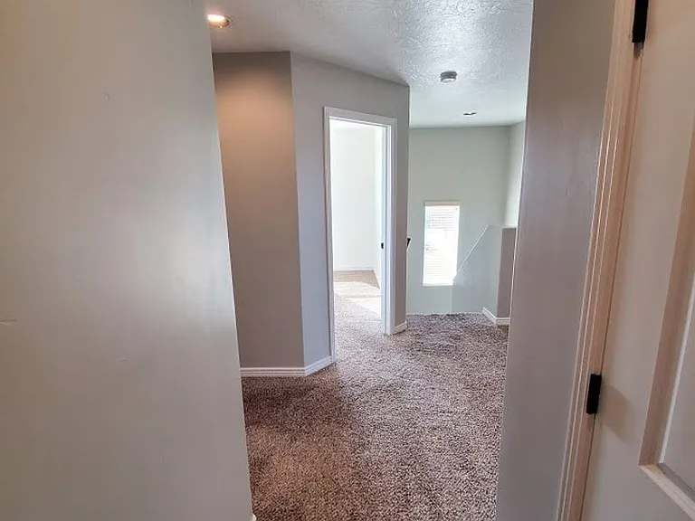 671 N Bluffview Cir — Photo 23