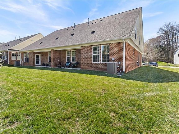 3rd image of 402 Mockingbird Ln