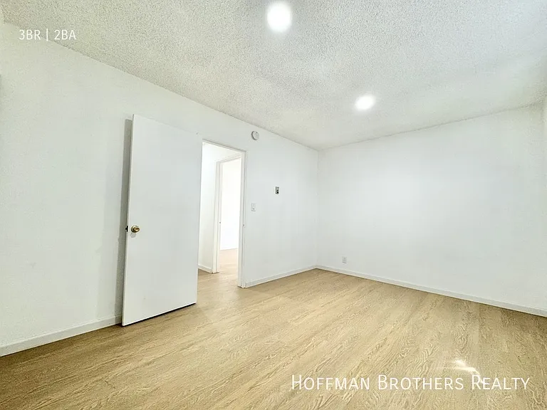 6561 Fulton Ave #13 — Photo 10