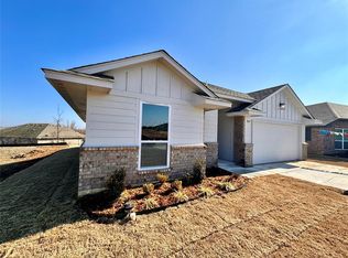 904 Shady Grove Ln, Harrah, OK 73045