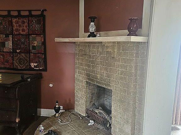 3rd image of 202 4th St NW