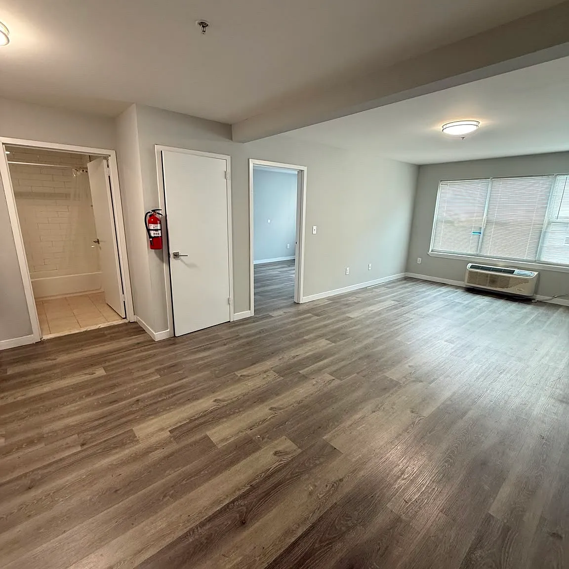 1 bed, $1,718 — Photo 4