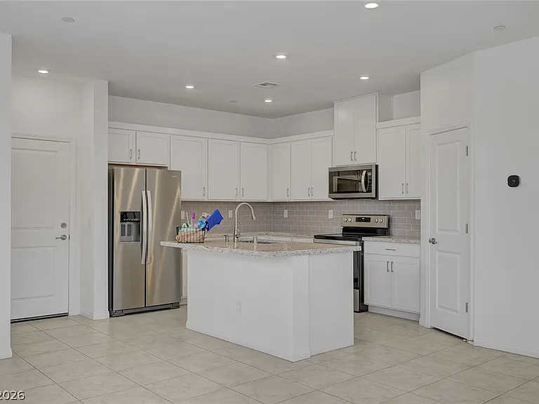 242 Freeport View Pl — Photo 5