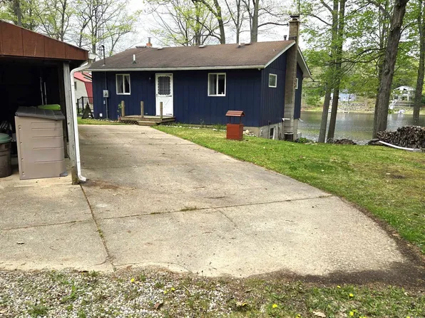 5073 Ruby Dr, Gladwin, MI 48624